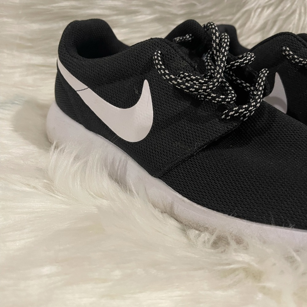 Nike Roshe - Picture 2 of 3